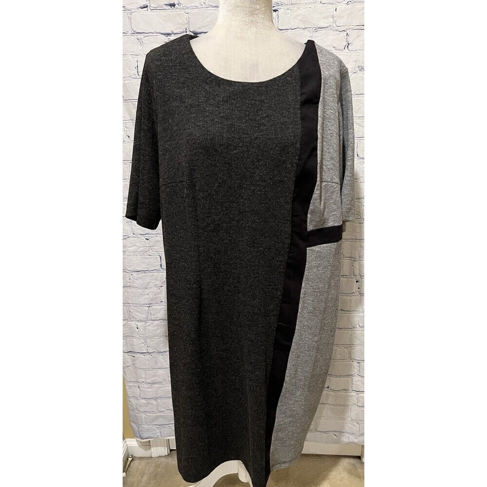 Avenue Plus Size Rayon Blend Black & Gray Short Sleeve Midi Dress Size 14/16